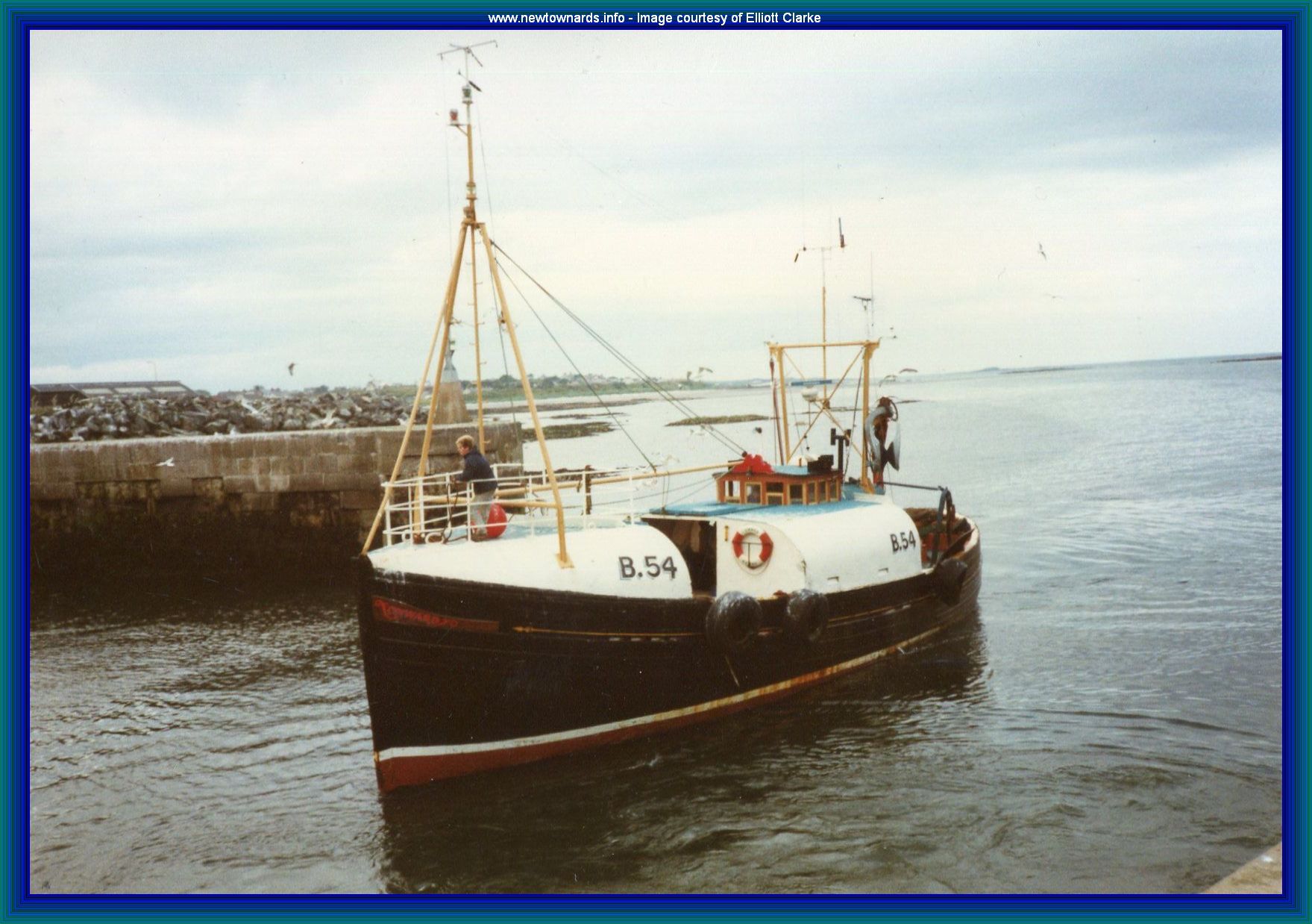 boat-b54.jpg (268719 bytes)