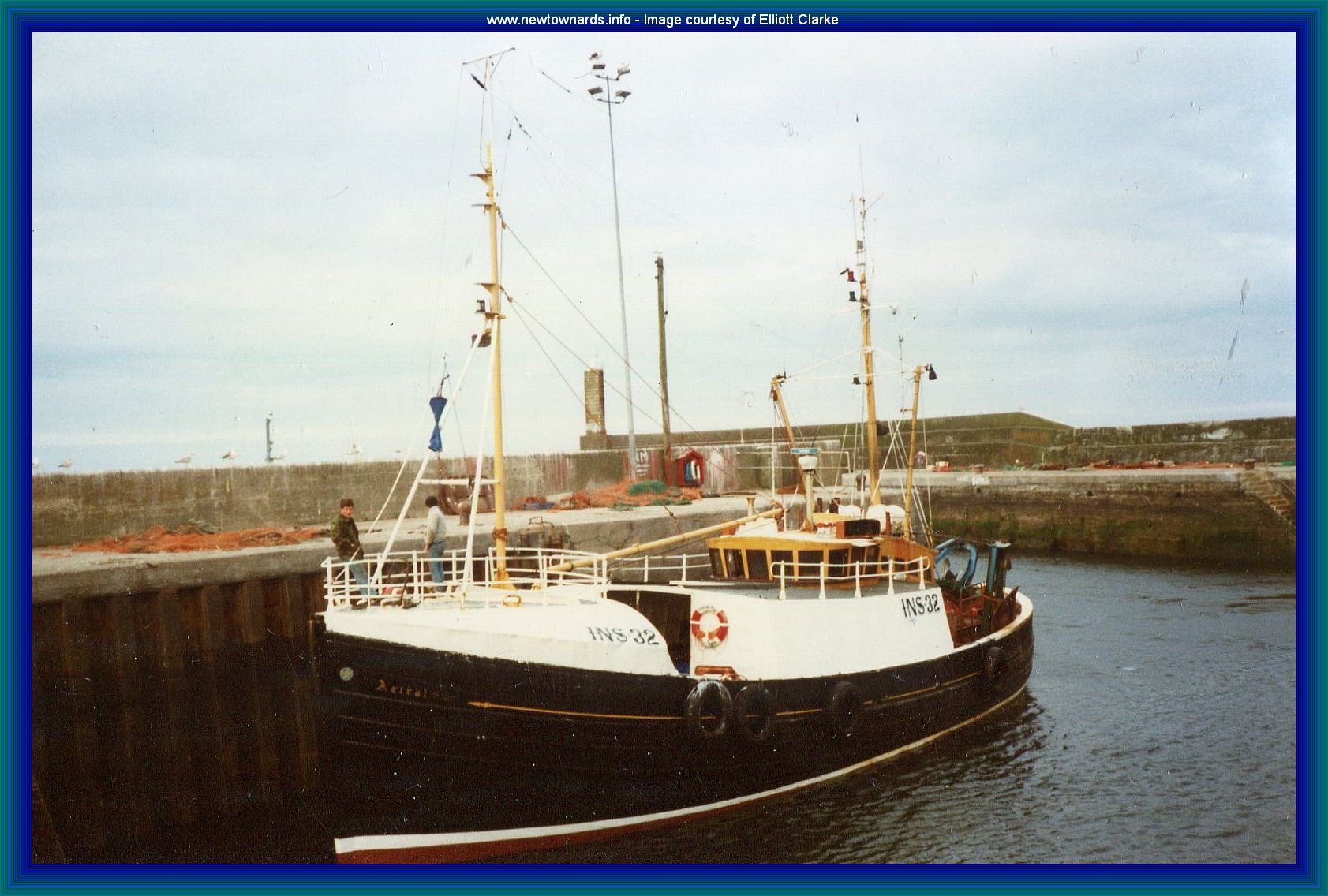 boat-ins32.jpg (296536 bytes)