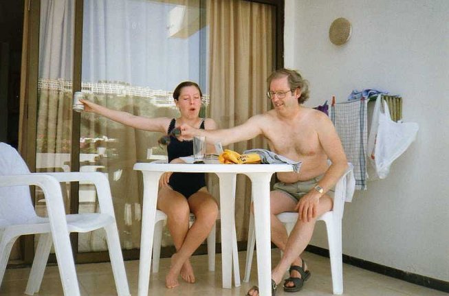 derek-sarah-puerto-rico.jpg (55117 bytes)