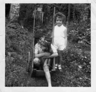 family02t.jpg (20214 bytes)