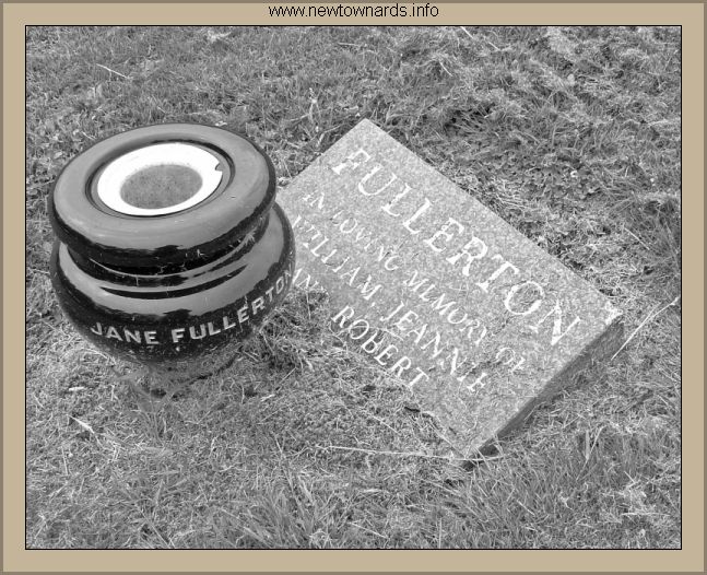 headstone-fullerton-savage.jpg (103457 bytes)