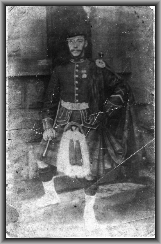 james-mc-blain-gordons.jpg (89744 bytes)