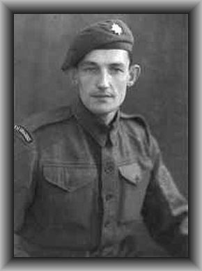 robert-alexander-timber-woods-2721238-3coy-riguards-1936-left-newtownards.jpg (9989 bytes)