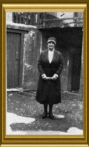 sarah-agnes-beattie-t.jpg (26677 bytes)